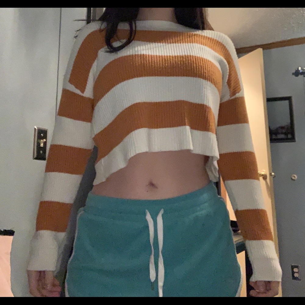 Forever 21 cropped blouse